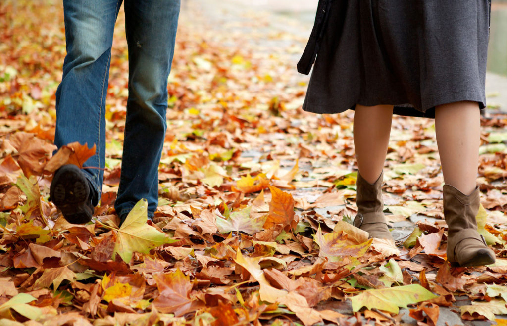 Be the Right One, before you look for the Right One! Dating couple In fall